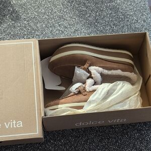 NWT Dolce Vita Jamey Plush Wedge Mule In Pecan Suede